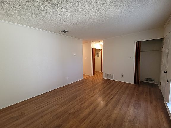3rd image of 1011 Boling Brook St