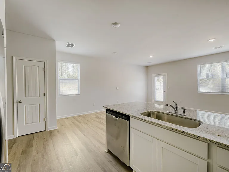 5980 Skylar Dr — Photo 4