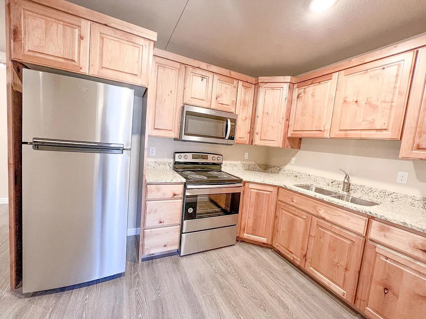 S105 2 Bed 1 Bath in Hildale *utilities included* — Photo 2