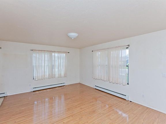 3rd image of 530 N Mountain Oak Ct