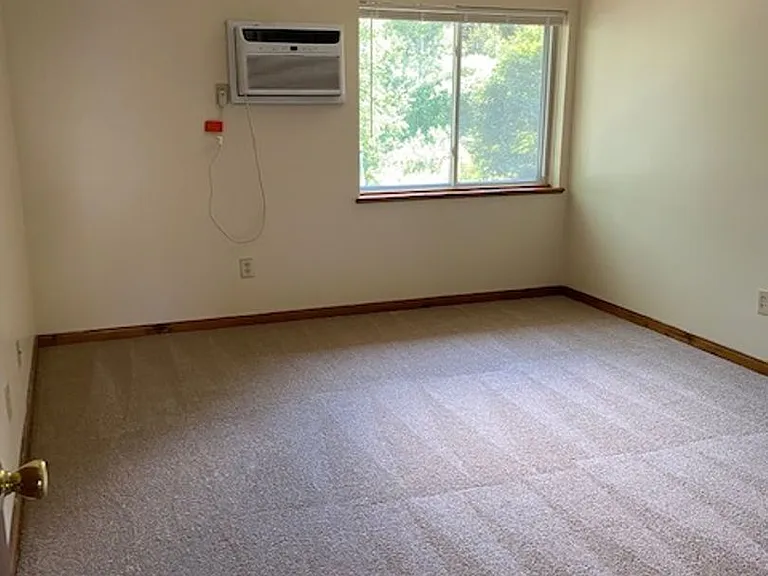 52 Village Green Rd — Photo 34
