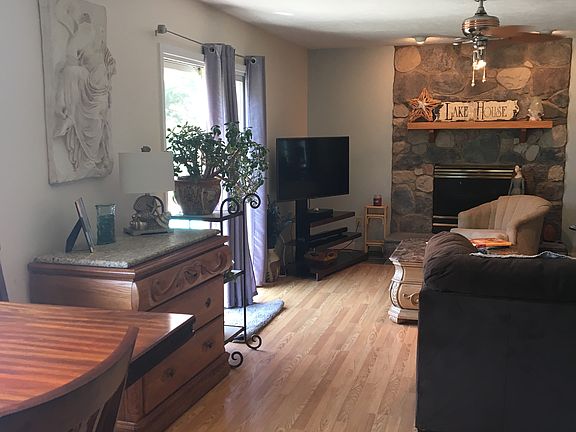 465 sq ft