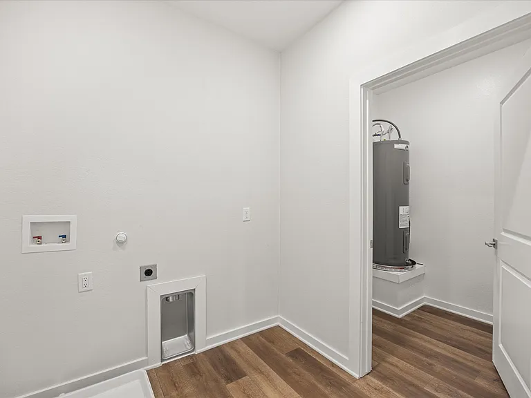 706 N Sycamore Dr — Photo 13