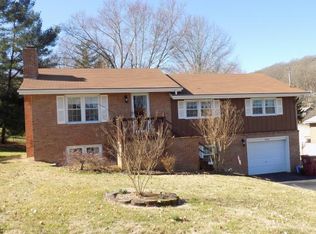 3703 Deepwood Dr, Johnson City, TN 37601