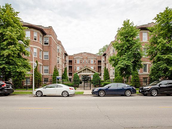 2nd image of 427 E Oakwood Blvd Unit 1