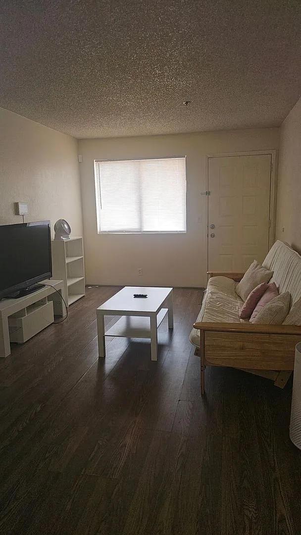 Bright 1-Bedroom Condo Near UNLV & The Strip — Photo 3