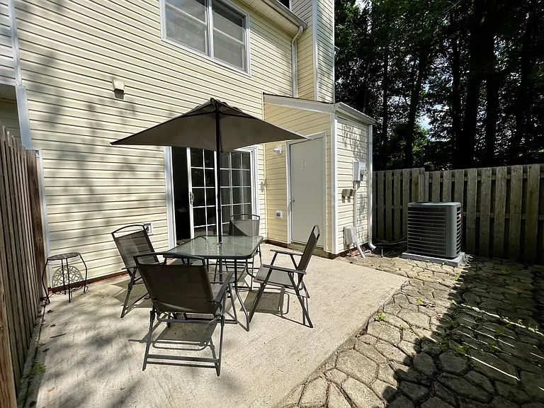 4225 Baylor St — Photo 16