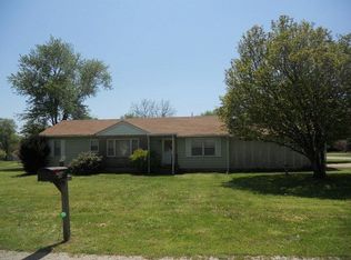609 W 3rd St, Mountain View, MO 65548