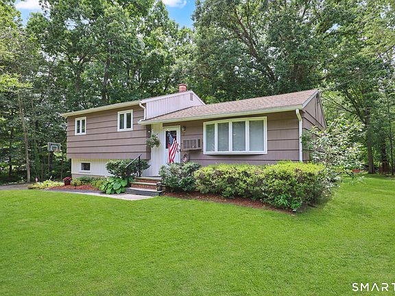 3rd image of 56 Oak Wood Drive