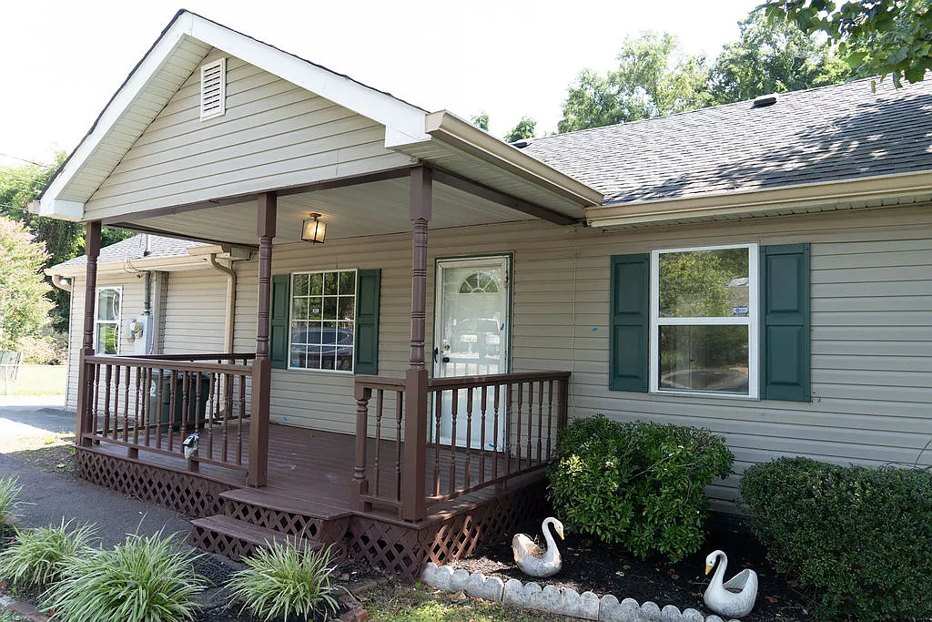 2 bed, 1227 sqft, $1,575 — Photo 3