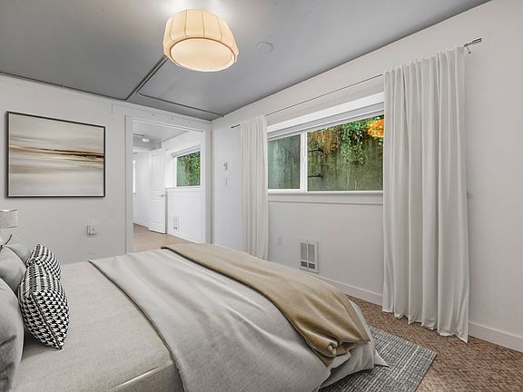 5th image of 401 Harvard Ave E #12