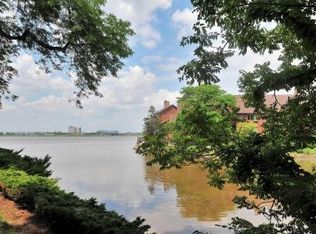 137 Sandpiper Ky, Secaucus, NJ 07094