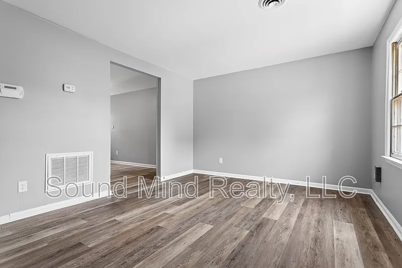 2 bed, 1.0 bath, 840 sqft, $950 — Photo 2