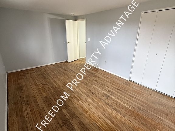 5th image of 2415 Park Hill Dr