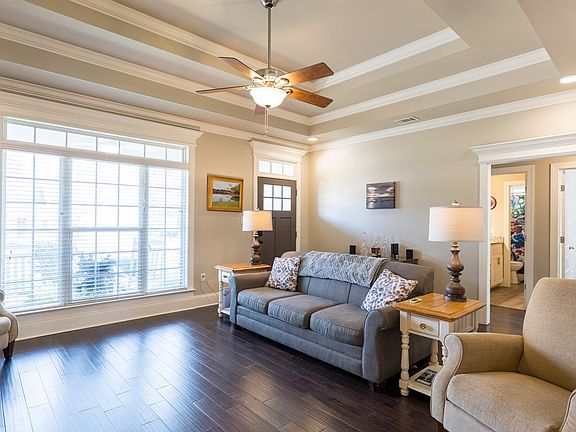 3rd image of 4724 Amelia Cir