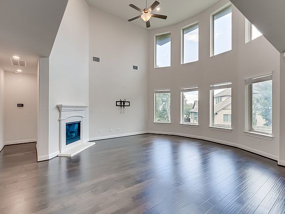 5th image of 4221 Valley Oaks Dr