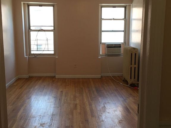 3rd image of 752 Willoughby Ave APT 4