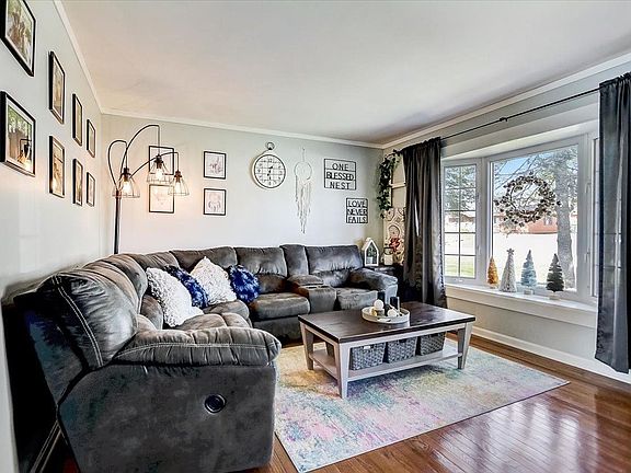 2nd image of 25296 W Wayside Pl