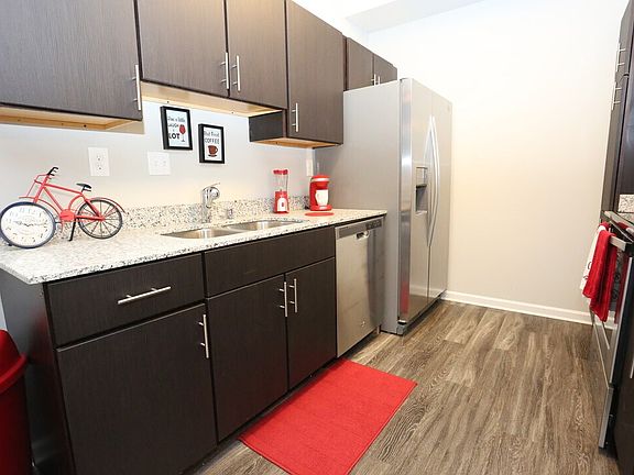 4th image of 9905 Knoxshire Pl #202