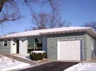 585 Nash Rd, Crystal Lake, IL 60014