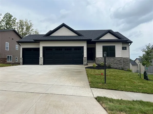 1421 Legend Dr, North Liberty, IA 52317