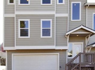 2001 8th NE #9, Court Renton, WA 98055