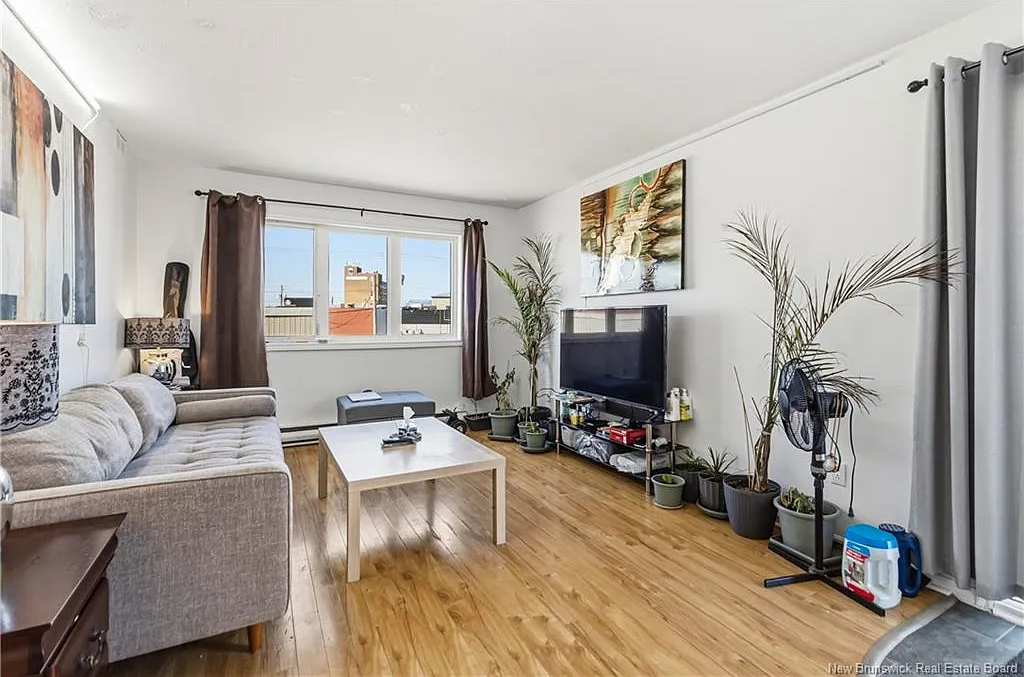 2 bed, 1.0 bath, 650 sqft, $1,450 — Photo 3
