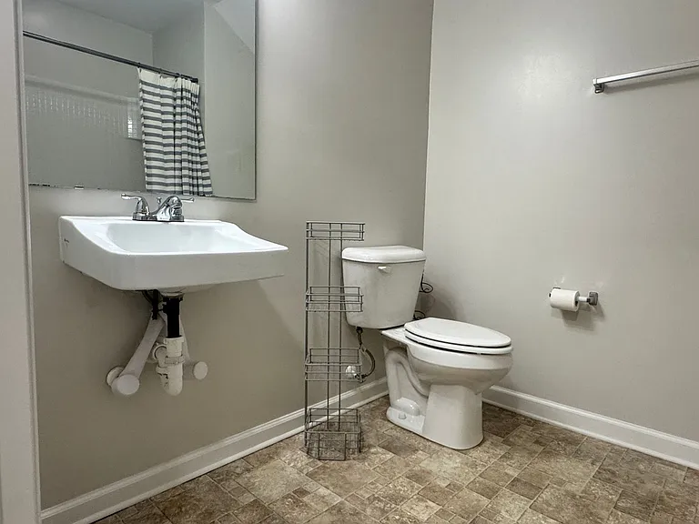 4704 Pennoak Ln #C — Photo 15