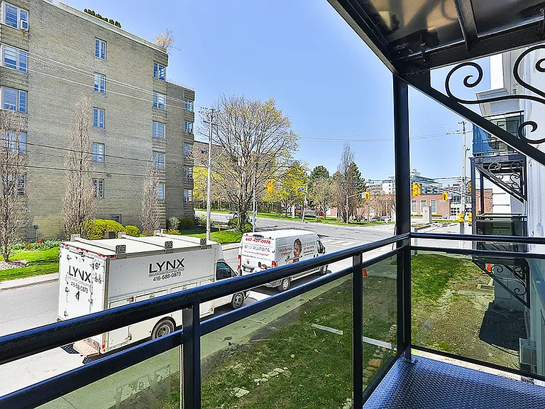 697 Eglinton Ave W — Photo 11