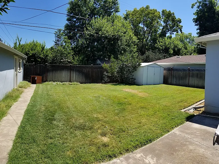 1316 Arbutus Ave — Photo 2