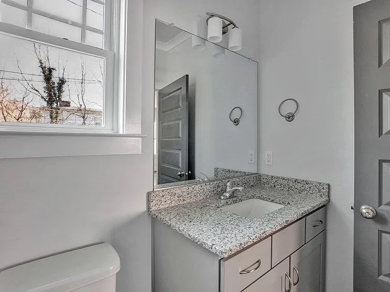 2122 Parkwood Ave — Photo 15