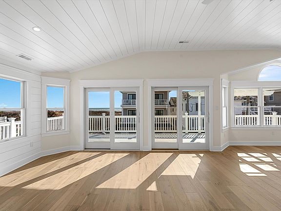 4th image of 3103 Central Ave Floor 2