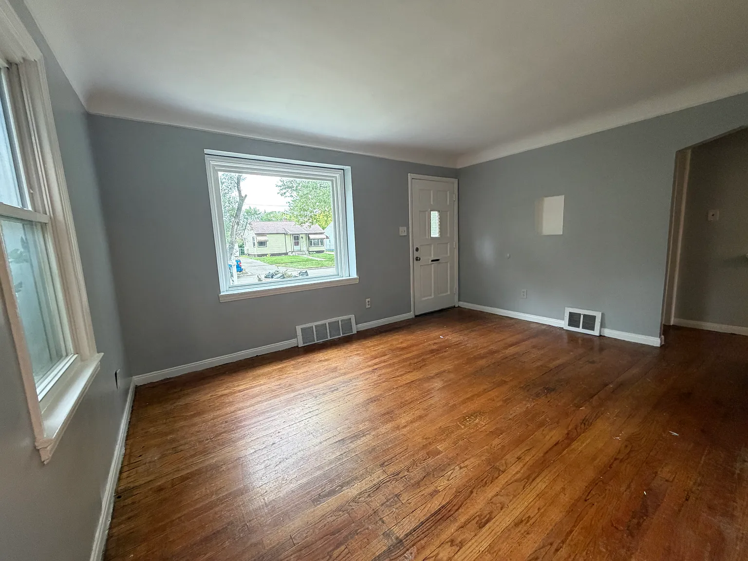 2 bed, 725 sqft, $1,600 — Photo 2