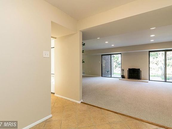 5th image of 16 Pickburn Ct #B