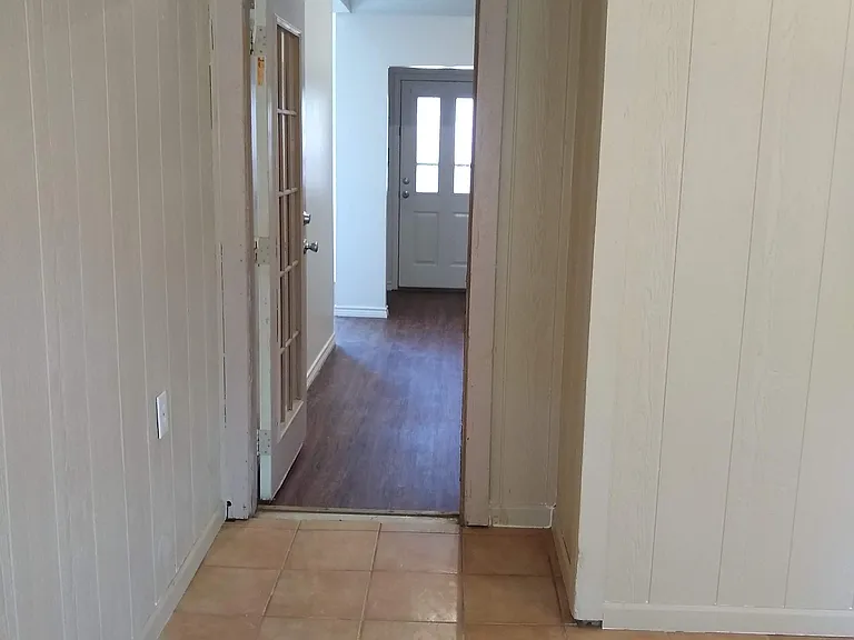 Kellie St — Photo 15