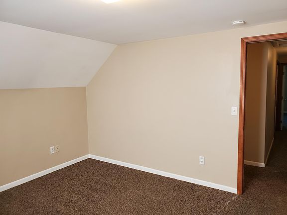 4th image of 124 N Summit St #10687400