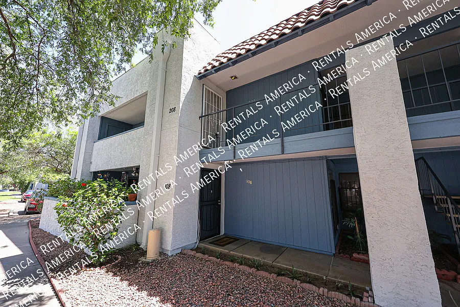 Updated Condo in Maryland Manor — Photo 4