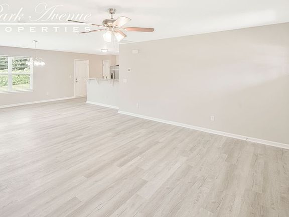 5th image of 4645 Esmeralda Dr