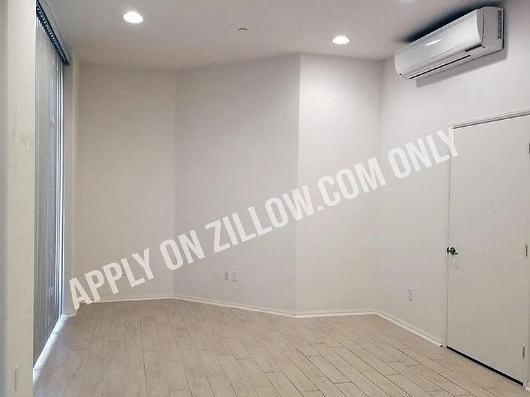 Office space or 3rd Bedroom