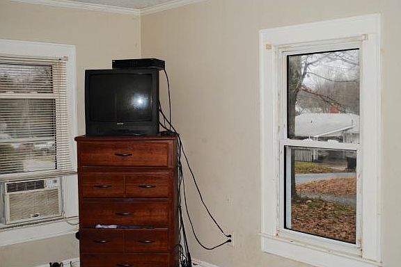 4th image of 510 Jones St