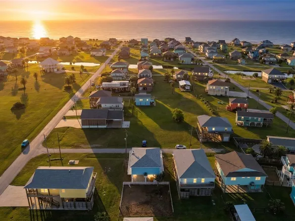 2117 2nd St, Pt Bolivar, TX 77650