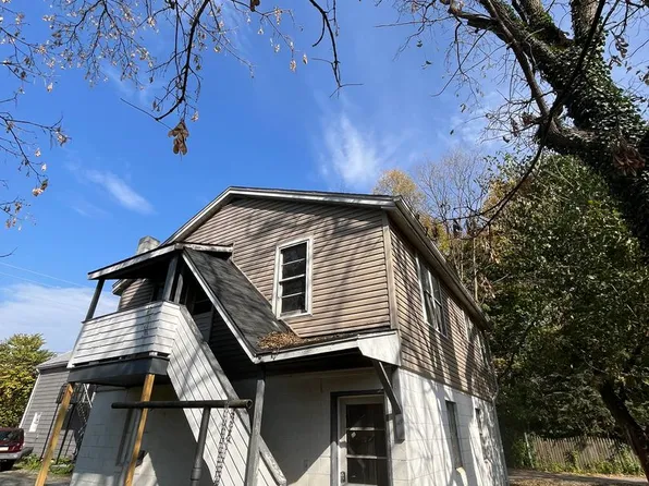 127 & 127 1/2 N Penn St, 127 & 1/2 N Penn St, Shippensburg, PA 17257