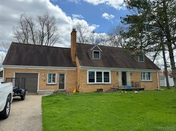 2454 Washington St, Niagara Falls, NY 14304