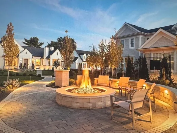 9348 Juniper Reserve Dr, Prairie Village, KS 66207