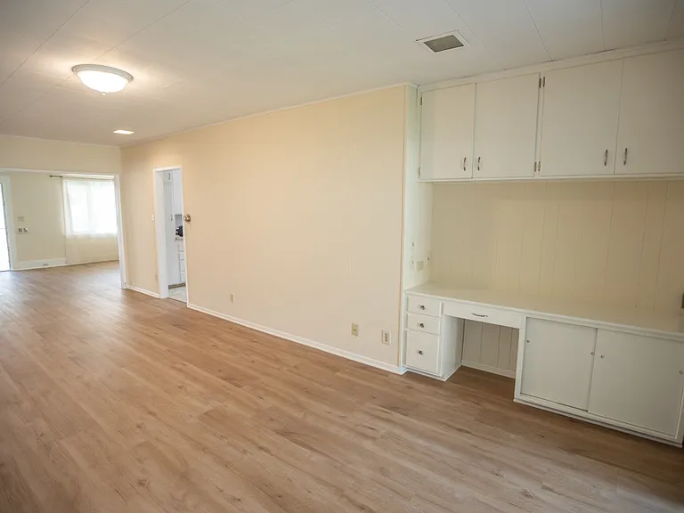 452 W Wilson Ave — Photo 9