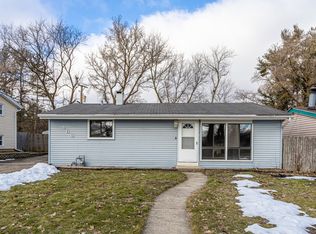 166 Sioux Ave, Carpentersville, IL 60110