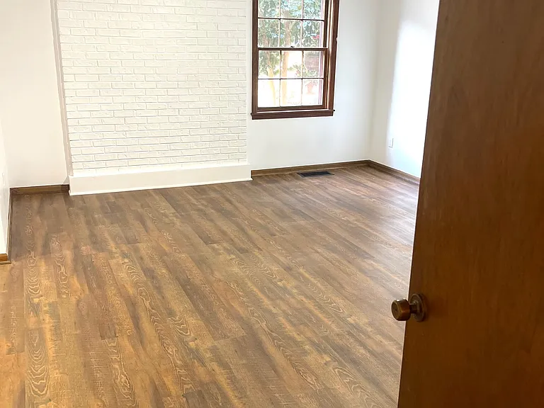 354 Woodcrest Dr — Photo 9
