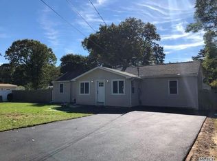 8 Oak St, Centereach, NY 11720