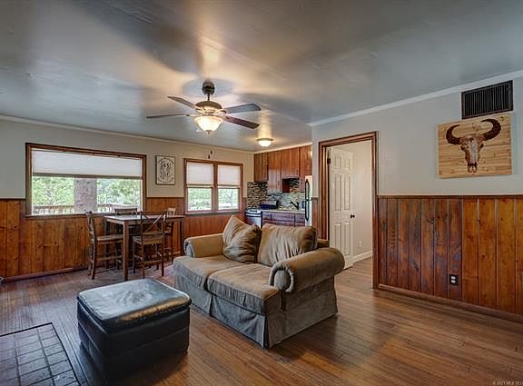 3rd image of 562 Morrow Dr