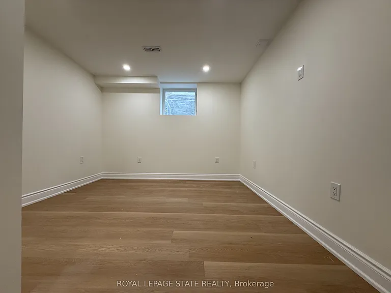 4 Waterside Dr #LOWER — Photo 12